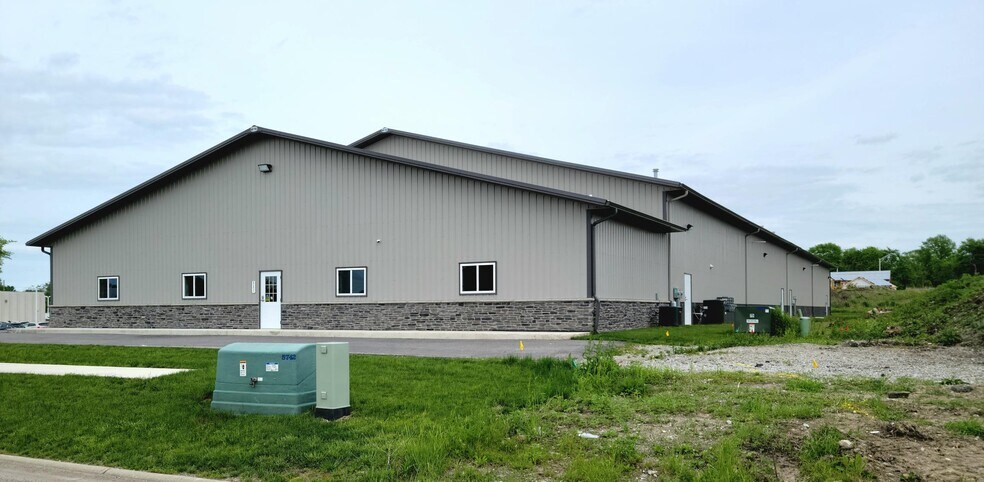 More Photos Of 8203 Taney Pl, Merrillville Manufacturing For Sale