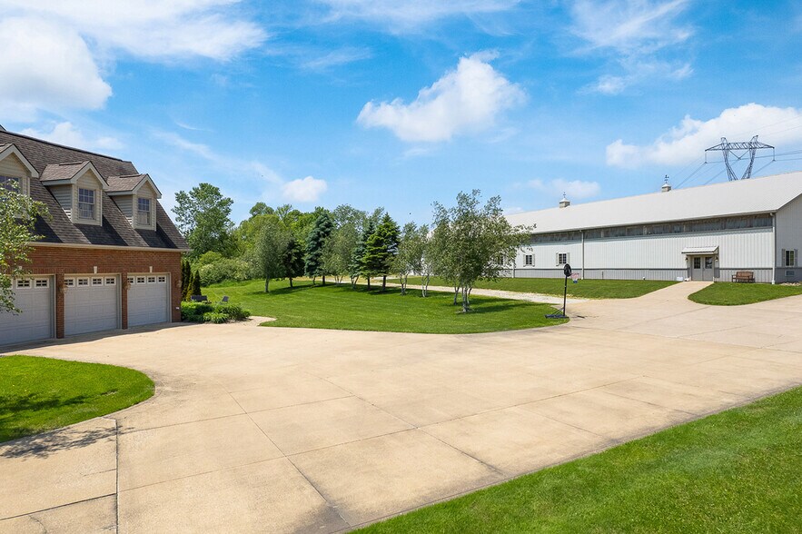 More Photos Of 5495 Meese Rd NE, Louisville Sports And Entertainment For Sale