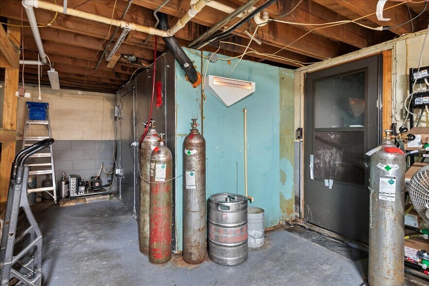 More Photos Of 104 Taylorville Rd, Taylorville Restaurant For Sale