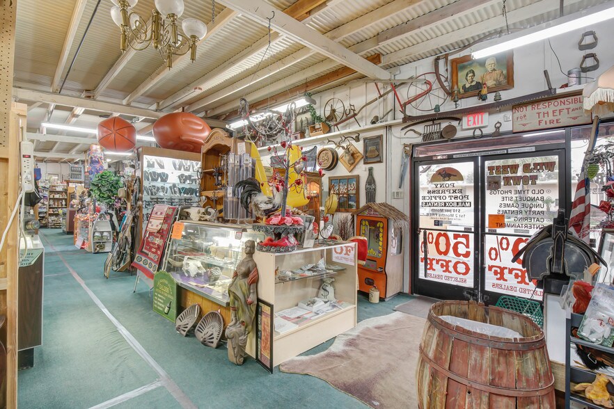 More Photos Of 502 W 6th St, Beaumont Freestanding For Sale