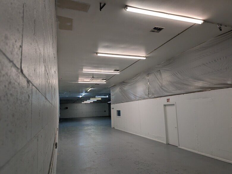 More Photos Of 128 Tomahawk Dr, Indian Harbour Beach Warehouse For Sale