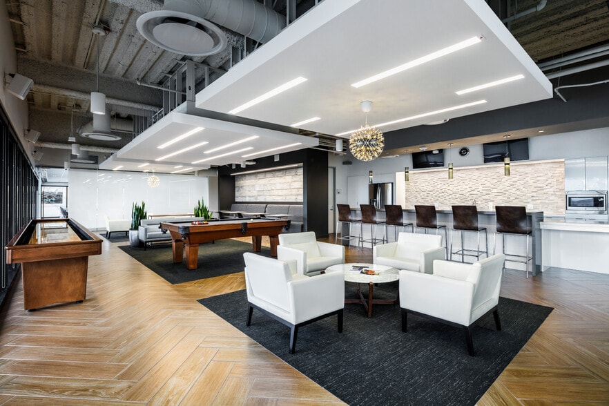 More Photos Of 2200 Powell St, Emeryville Office For Lease