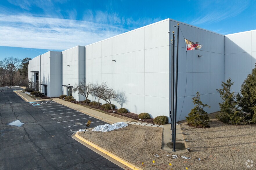 More Photos Of 1710 Crossroads Dr, Odenton Warehouse For Lease