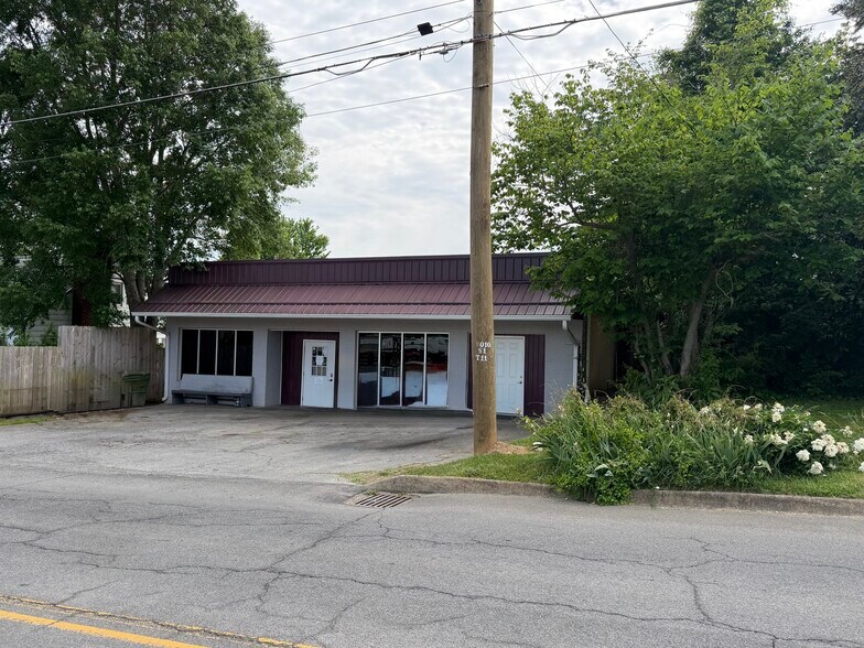 Primary Photo Of 205 S Armstrong Rd, Rogersville Loft Creative Space For Sale