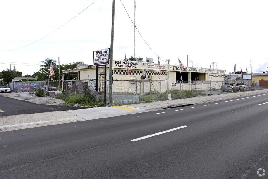 Primary Photo Of 2223 Pembroke Rd, Hollywood Auto Dealership For Lease