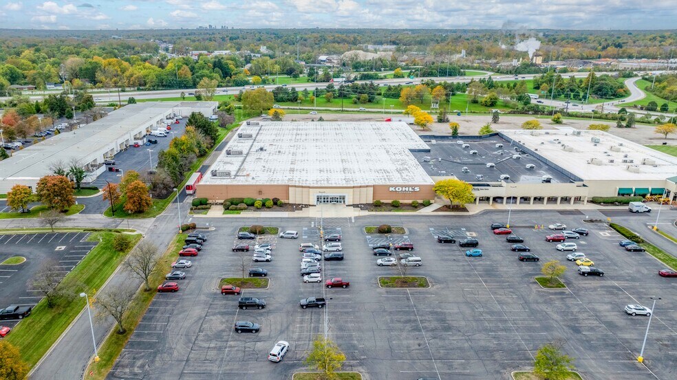 More Photos Of 133 Huber Village Blvd, Westerville Department Store For Sale