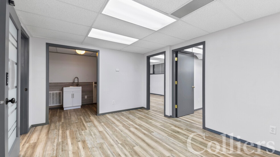 More Photos Of 2300 S Orchard St, Boise Office For Sale