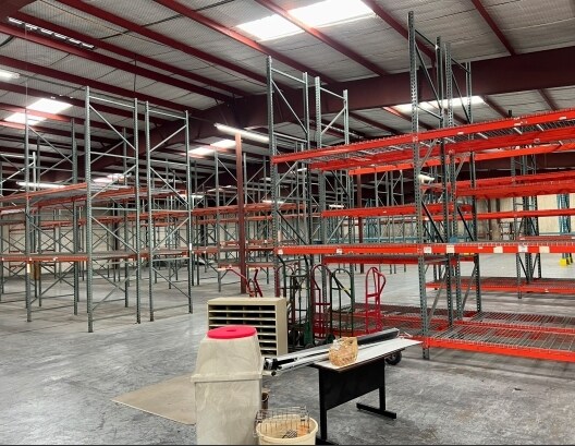 More Photos Of 1110 W Washington St, Paris Warehouse For Lease