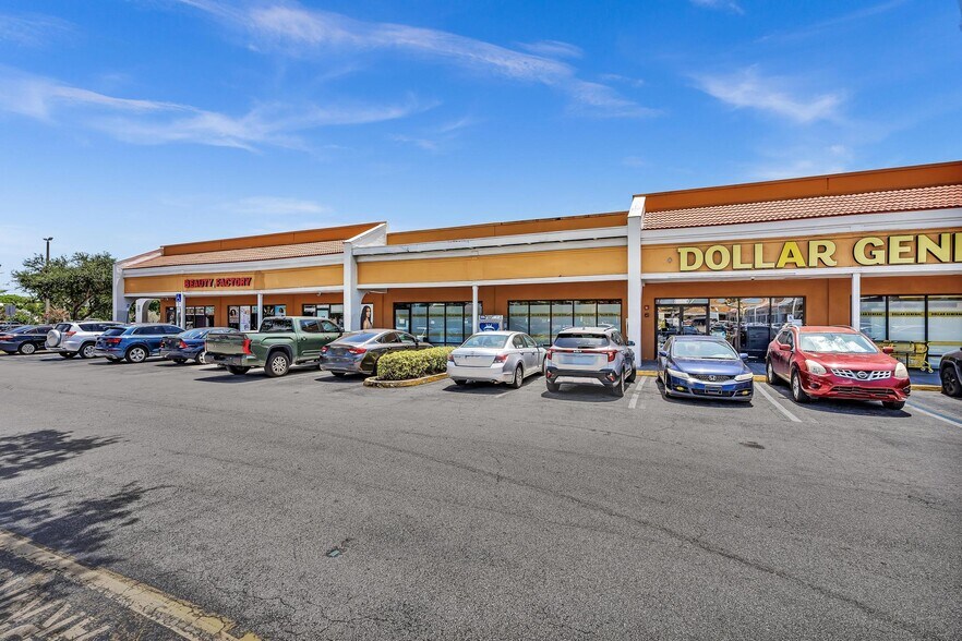 More Photos Of 8030-8384 N Pines Blvd, Pembroke Pines General Retail For Lease
