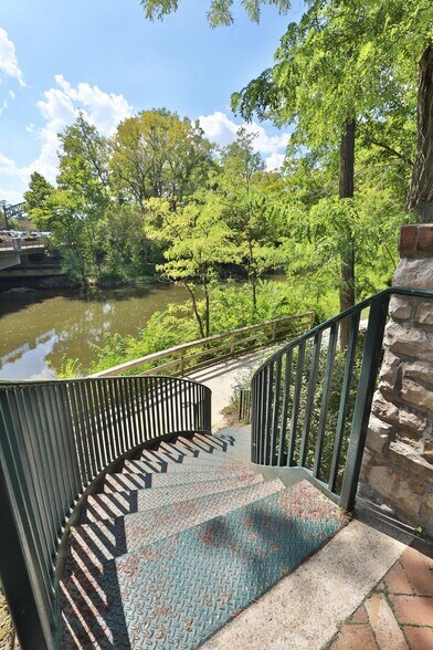 More Photos Of 57 Mill St, Columbus Storefront For Sale