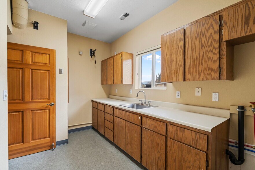 More Photos Of 101 E Main Ave, Morton Office For Sale