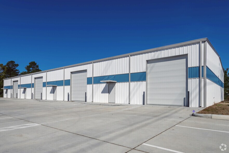 More Photos Of 535 S Persimmon St, Tomball Warehouse For Lease