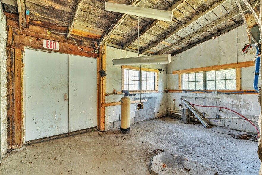 More Photos Of 30 E 3rd St, New Albany Warehouse For Sale