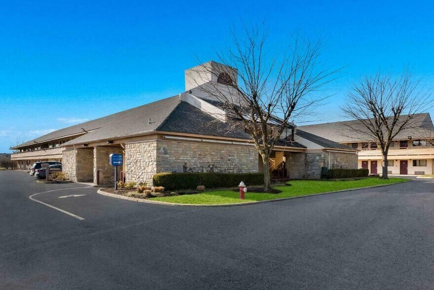 More Photos Of 1313 W Saint James Lutheran Way, Columbus Hotel For Sale