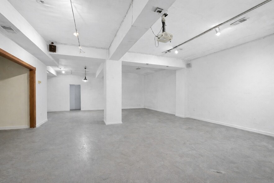 More Photos Of 916 Blagden Aly NW, Washington Flex For Sale