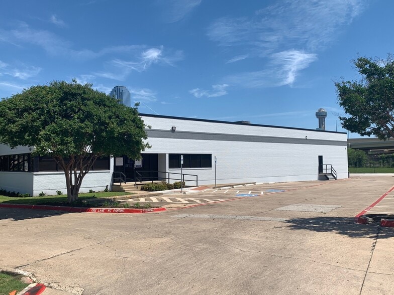 More Photos Of 152-160 Continental Ave, Dallas Freestanding For Lease