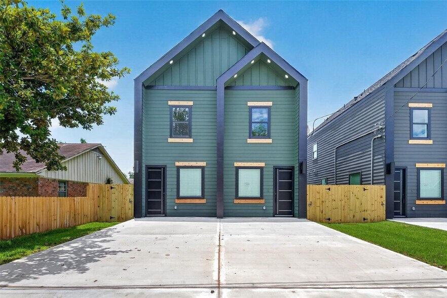 Primary Photo Of 7840 Nashville Unit A/B Street, Houston Apartments For Sale