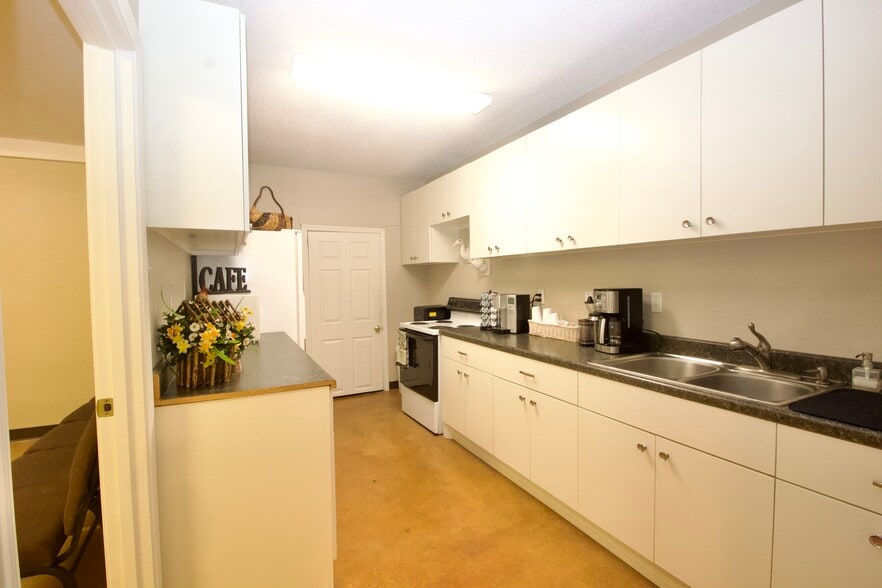 More Photos Of 2320 N Galveston Ave, Pearland Specialty For Sale