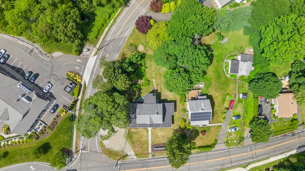 7 Whitney Ave, Trumbull, CT 06611 Apartments For Sale