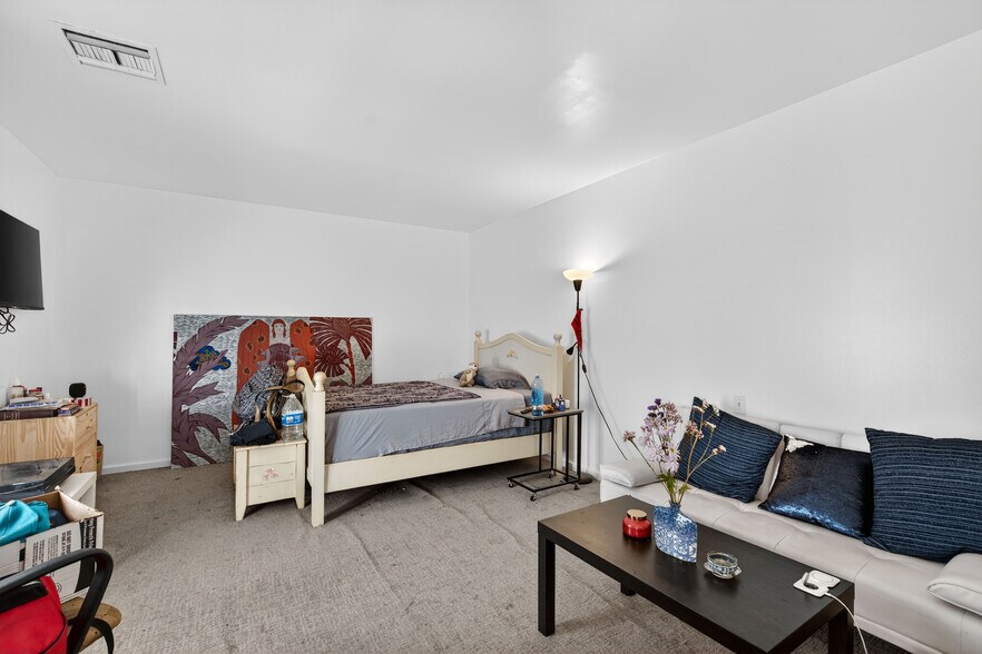 More Photos Of 910 N La Cienega Blvd, Los Angeles Storefront Retail Office For Sale