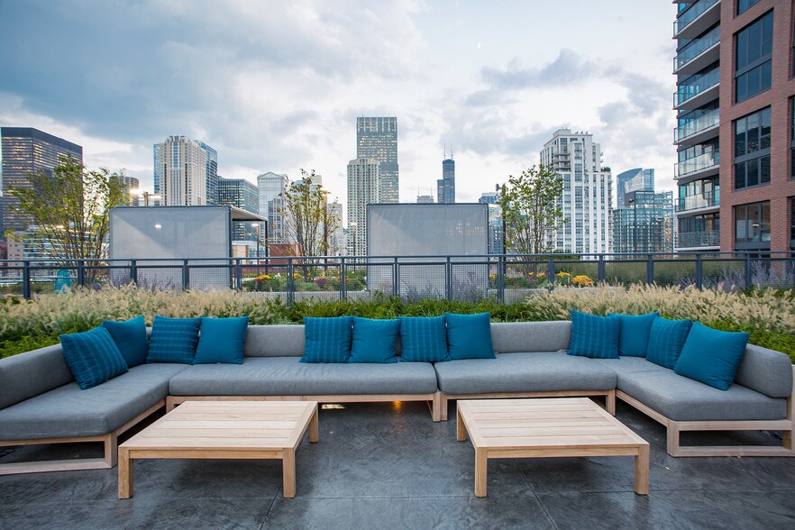 More Photos Of 637-643 N Wells St, Chicago Apartments For Lease