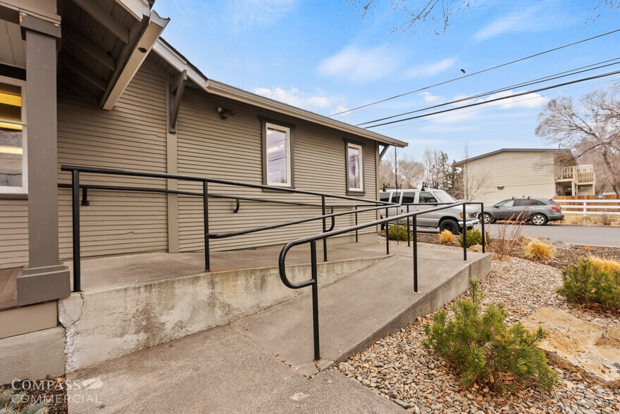 More Photos Of 204 NE 4th St, Bend Office For Sale