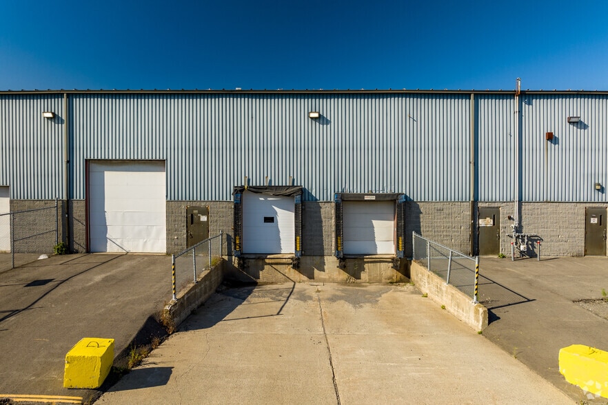 More Photos Of 3437-3465 Boul Des Entreprises, Terrebonne Warehouse For Lease