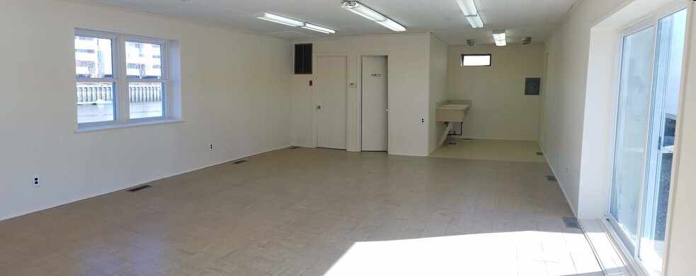 More Photos Of 99 Commerce St, Norwalk Manufacturing For Lease