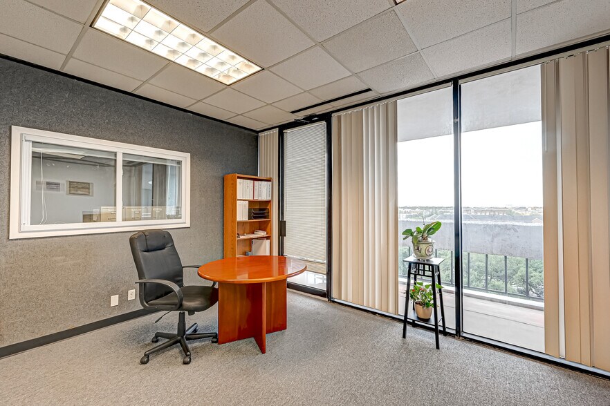 More Photos Of 6100 Corporate Dr, Houston Office For Sale