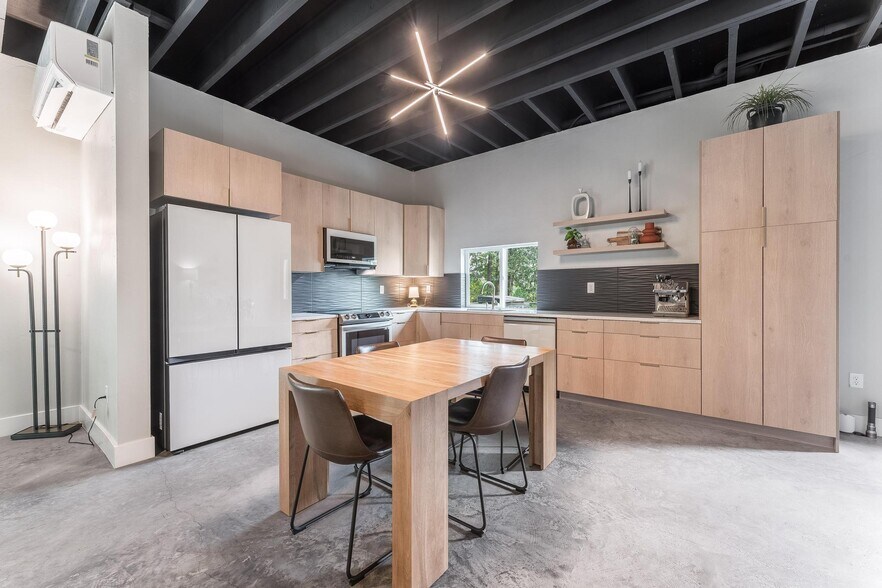 More Photos Of 13870 HWY 279, Gravette Flex For Sale