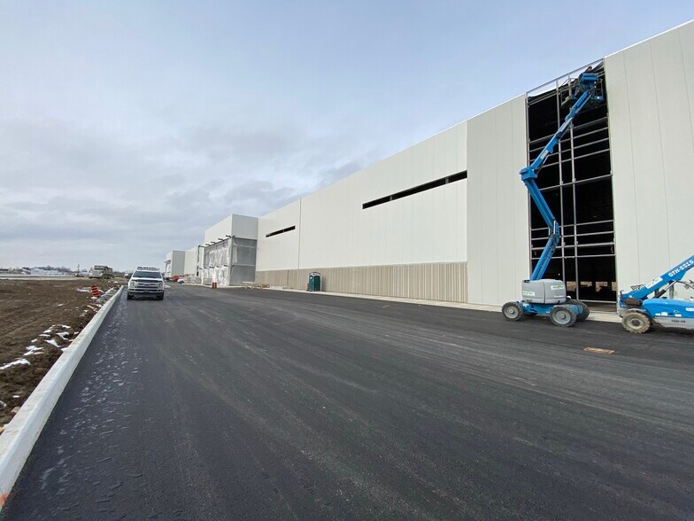 More Photos Of 50 Aeropark Blvd, Hamilton Distribution For Lease