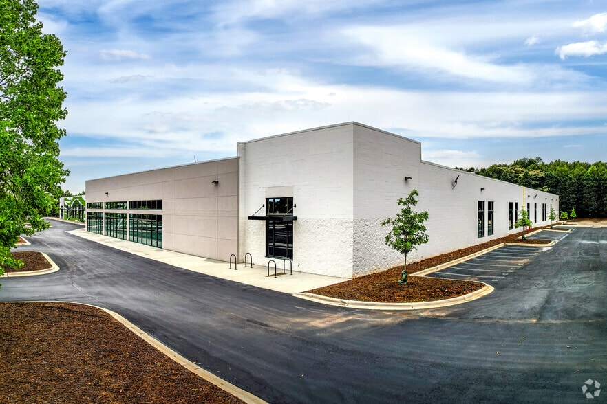 More Photos Of 801 E Arrowood Rd, Charlotte Office For Lease