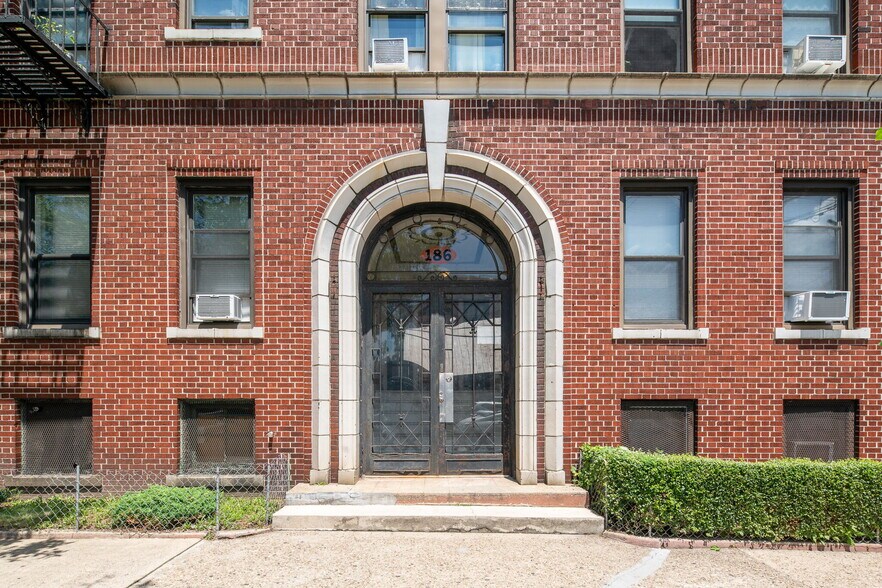 More Photos Of 995 Summit Ave, Jersey City Apartments For Sale