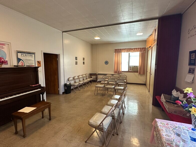 More Photos Of 120 Grand Ave, Cumberland Specialty For Sale