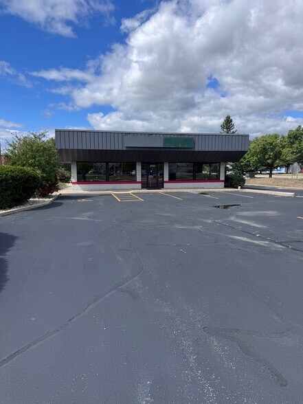 More Photos Of 6143 Regency West Dr, Racine Freestanding For Sale