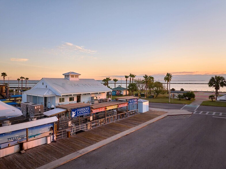 More Photos Of 615 N Upper Broadway St, Corpus Christi Office For Sale