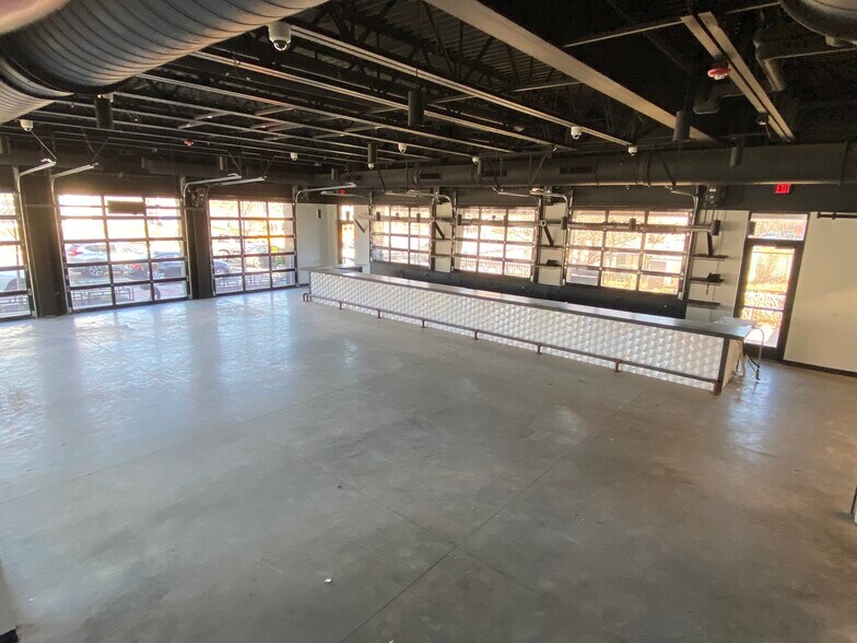 More Photos Of 2120 Ingersoll Ave, Des Moines Restaurant For Sale