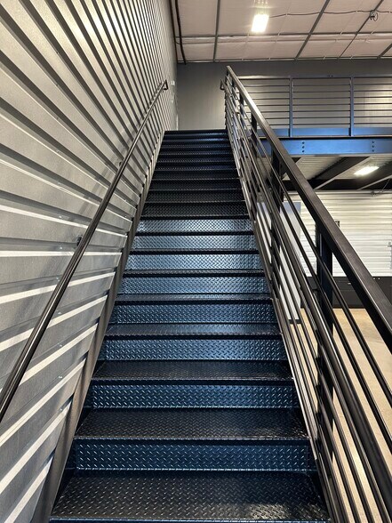 More Photos Of 529 SH 46 E, Boerne Showroom For Sale