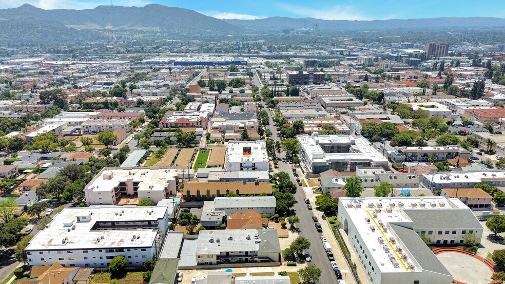 More Photos Of 700 S 6th St, Burbank Apartments For Sale