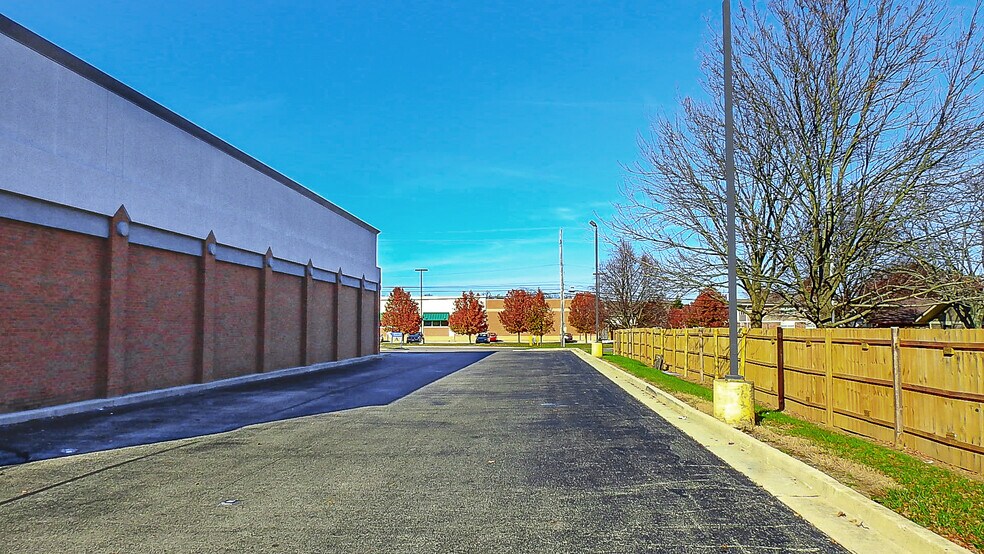 More Photos Of 900 Union Blvd, Englewood Drugstore For Lease