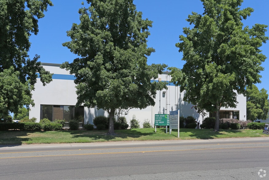 More Photos Of 7307 Roseville Rd, Sacramento Unknown For Lease