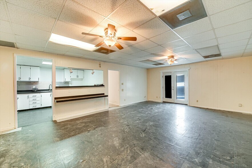 More Photos Of 21511 State Highway 71 W, Spicewood Light Manufacturing For Sale