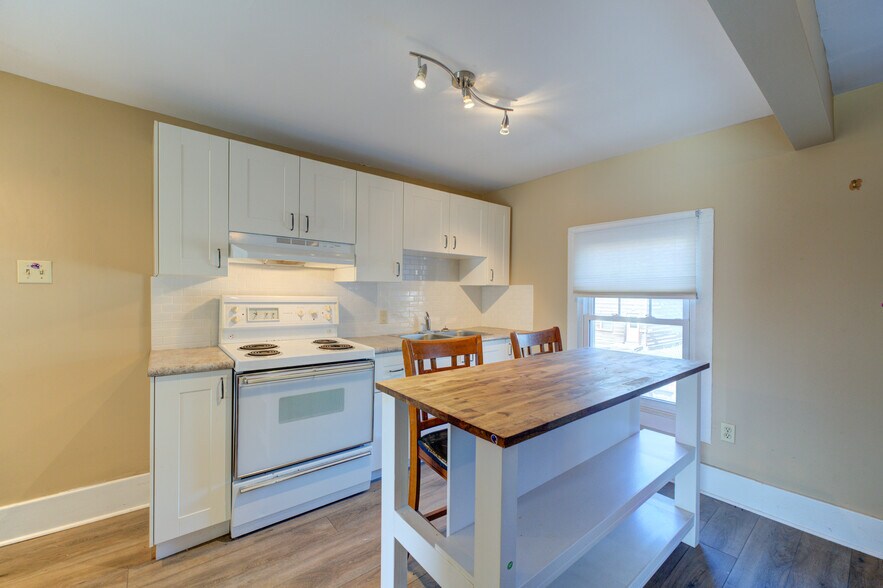 More Photos Of 60-62 Colborne St W, Brantford Storefront Retail Residential For Sale