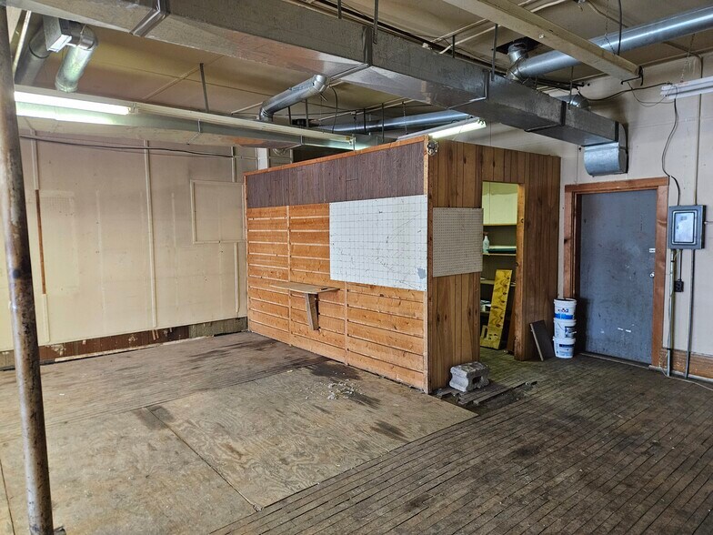 More Photos Of 624 Central Ave, Florence Storefront Retail Residential For Sale