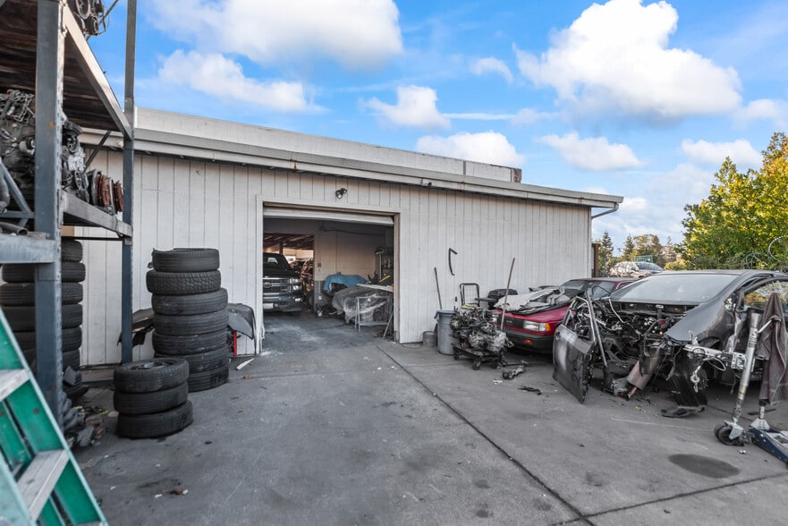 More Photos Of 2001-2005 Spring St, Redwood City Service For Sale