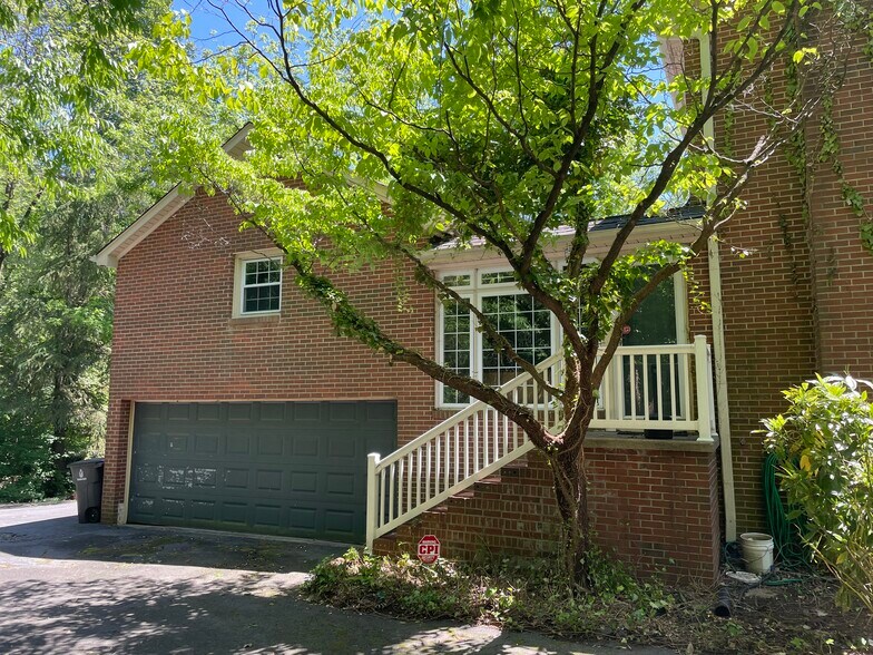 More Photos Of 2715 Reynolda Rd, Winston-Salem Office For Sale
