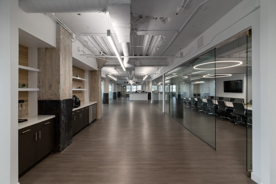 More Photos Of 900 Jackson St, Dallas Office For Lease