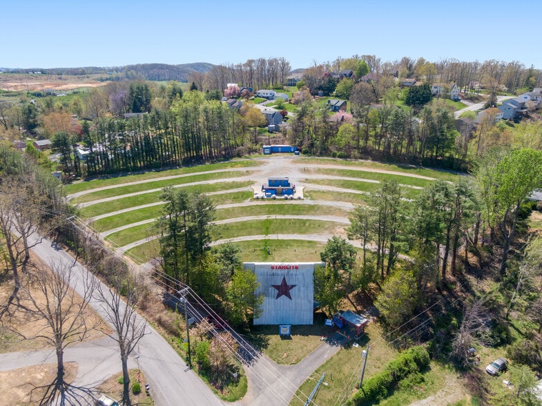 More Photos Of 275 Starlight Dr, Christiansburg Theater Concert Hall For Sale