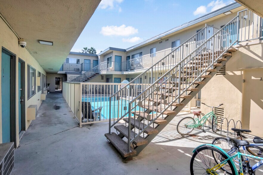 More Photos Of 1232 W 29th St, Los Angeles Apartments For Sale