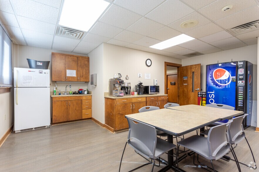 More Photos Of 905 Johns Hopkins Dr, Greenville Medical For Sale